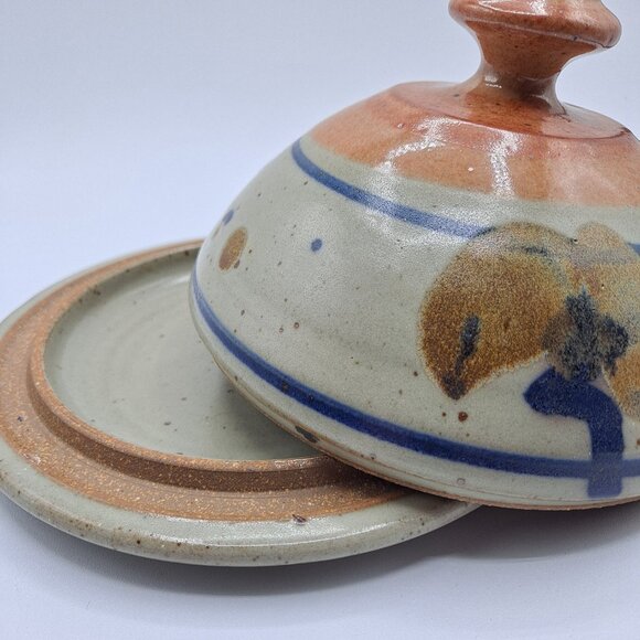 Artist Signed Studio Art Pottery Round Butter / Cheese Dish w/ Dome Lid - Picture 4 of 11